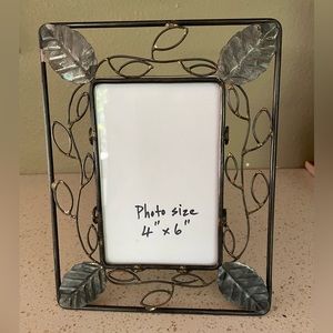 Picture frame made of metal with ivy design